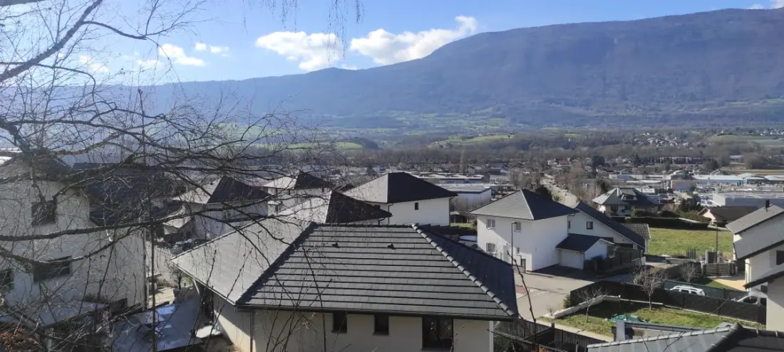 Szép új ház a városok és a tavak között