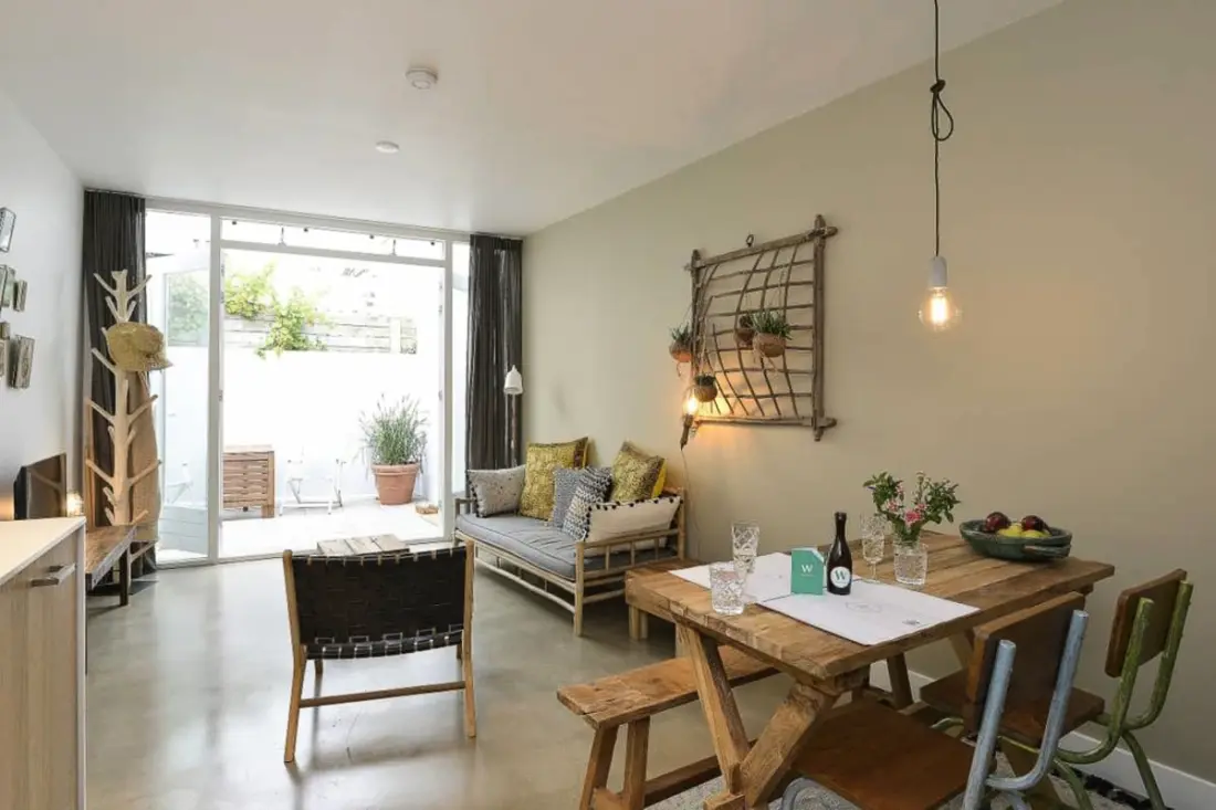 Kövesse a Nap Apartmant