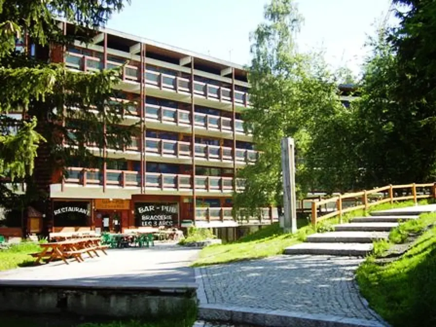 Residence 3 Arcs