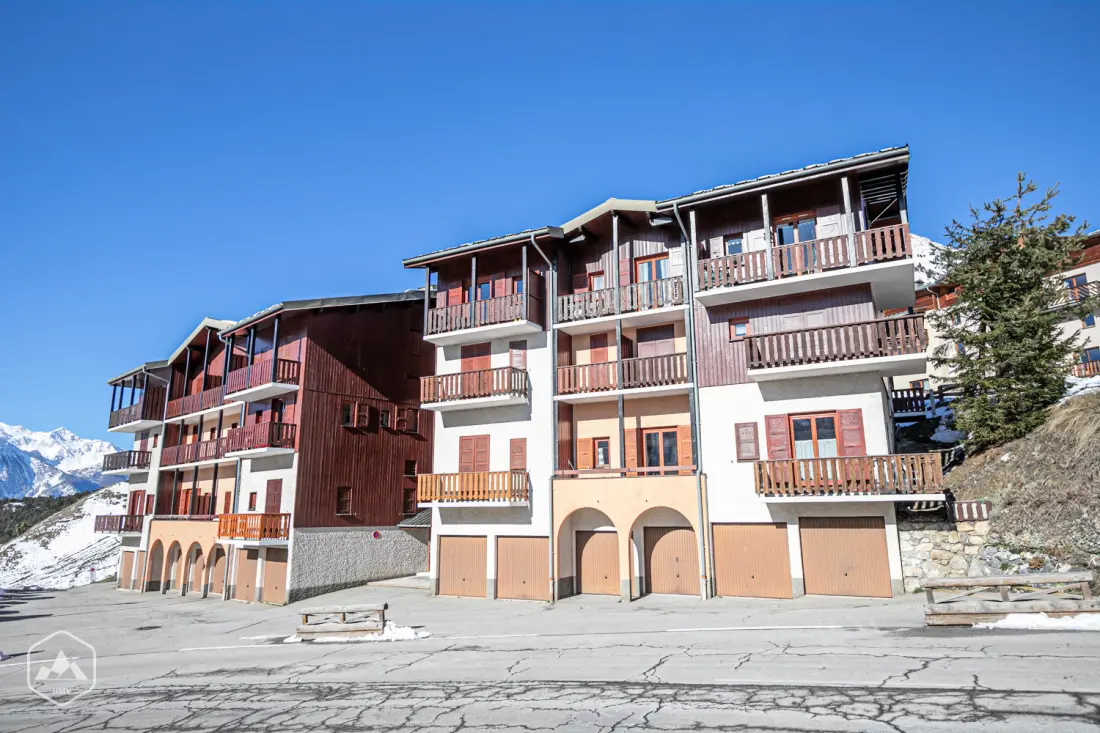 Genevray Residence