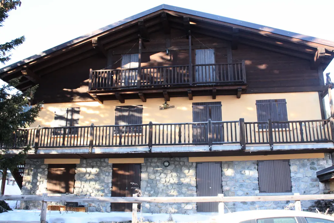 Chalet Carlines