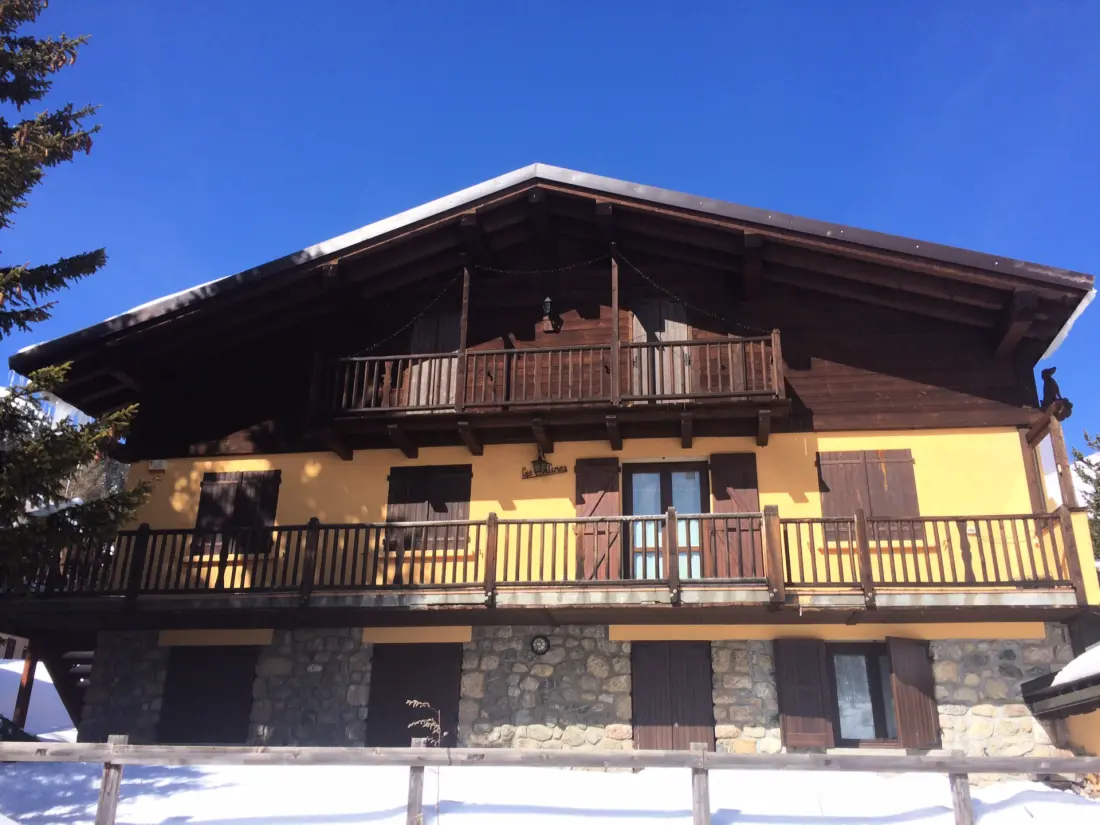 Chalet Carlines