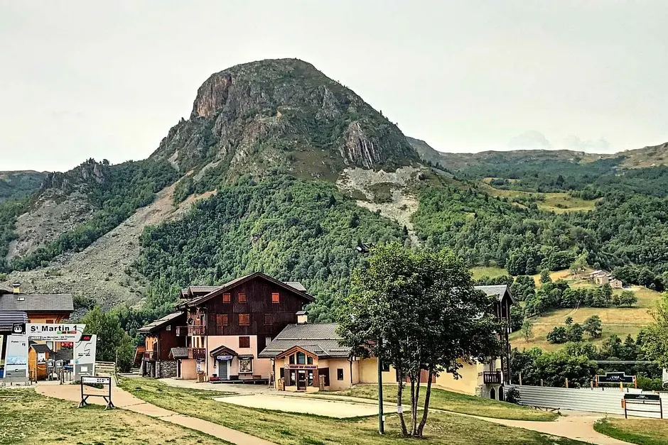 Azalee Residence