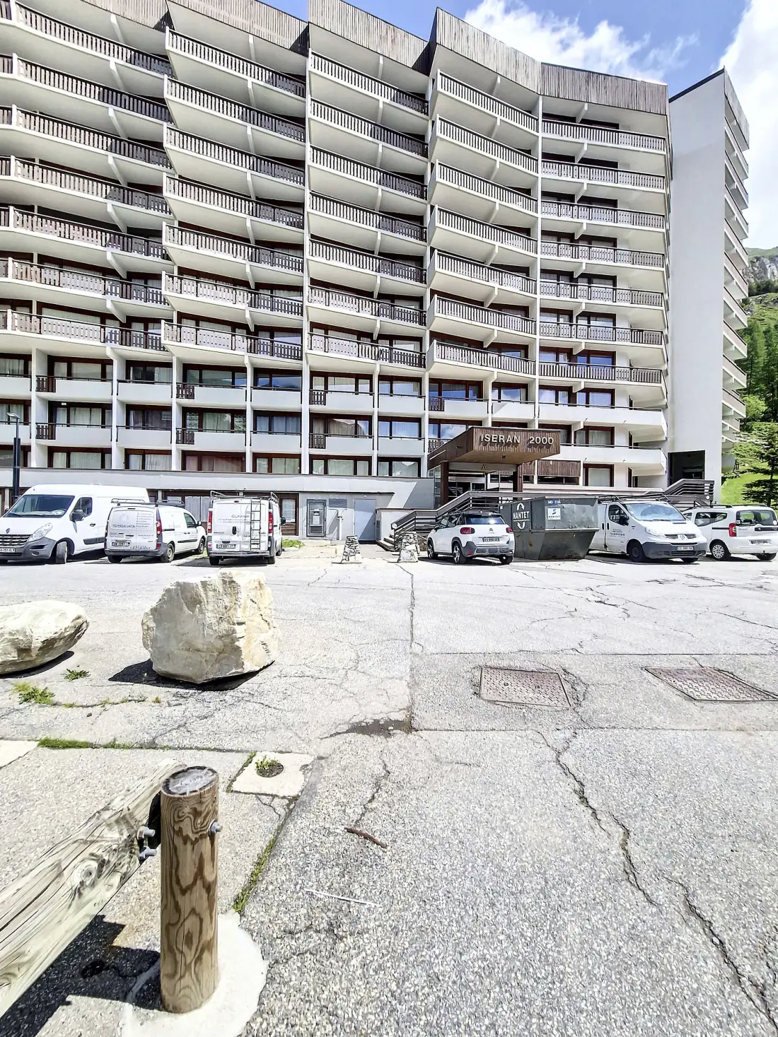 Iseran Residence 2000