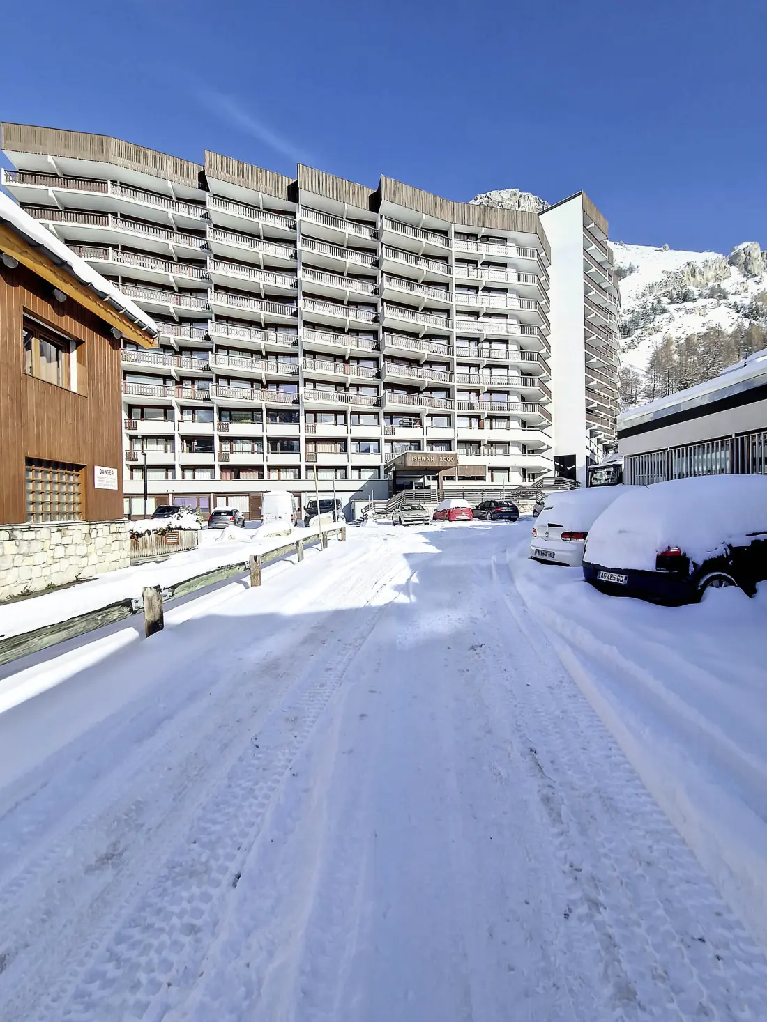 Iseran Residence 2000